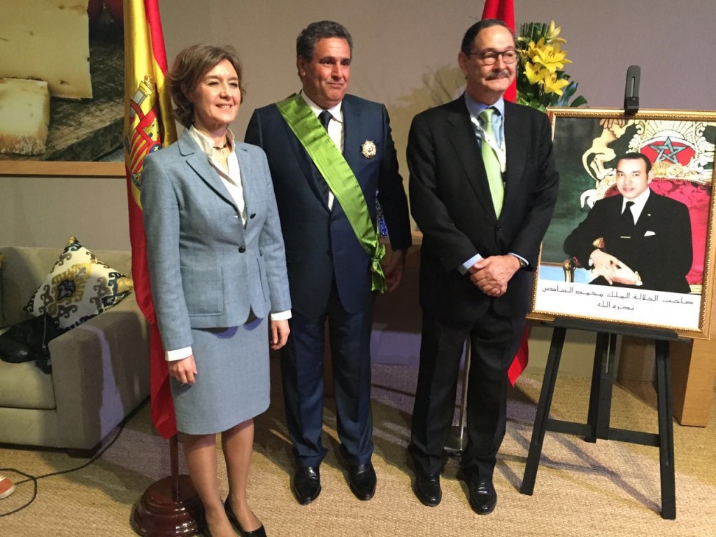 Isabel García Tejerina, ministra española de Agricultura, con Aziz Akhannouch, ministro marroquí de Agricultura.