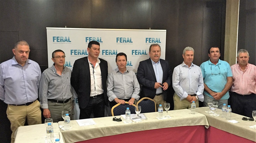Regantes de Murcia y Almería unidos por el reparto equitativo del agua.