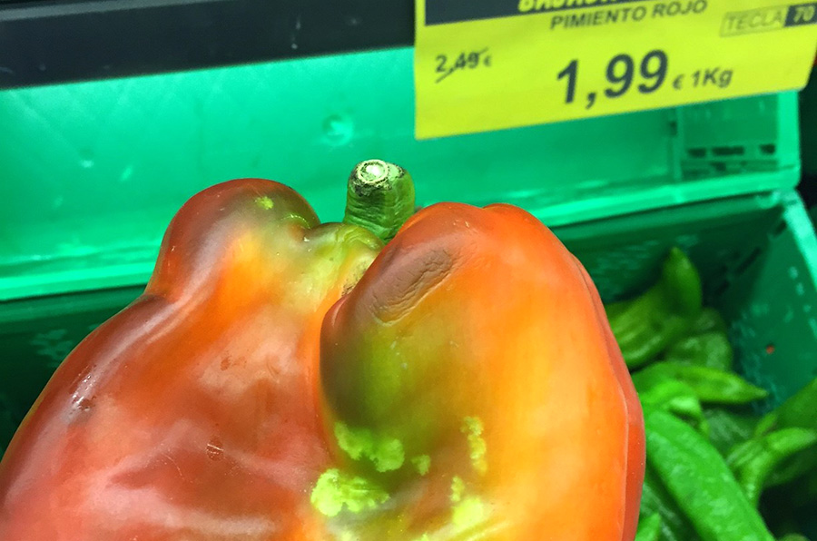 Coag critica a los supermercados que afean sus lineales de verdura