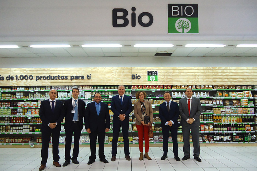 Carrefour y la Junta se unen para difundir el consumo ecológico
