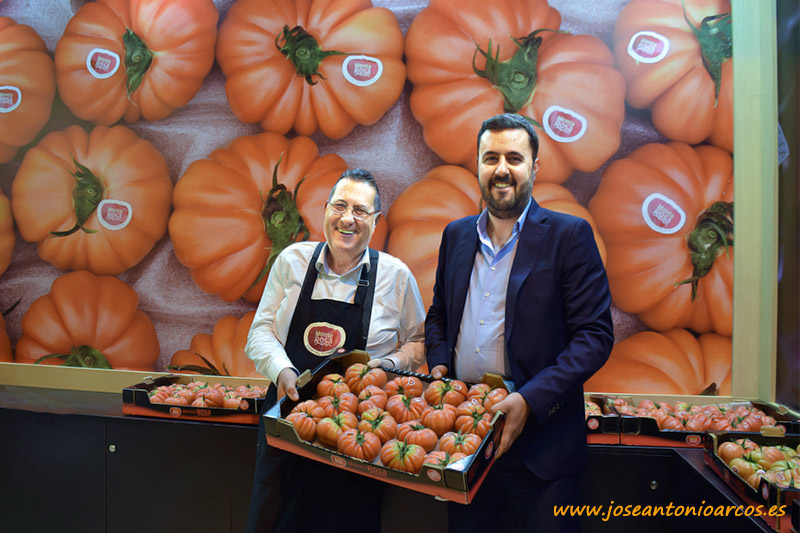 Los tomates de Cabo de Gata en auge en los mercas del norte de España
