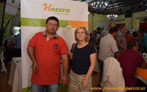 Bernardo Luque, productor de pepino Centinela, con Alicia Rodríguez, breeder de pepino de Hazera.