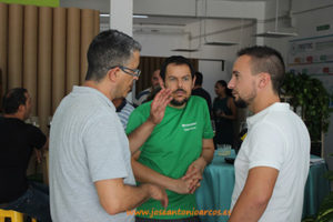 José Ramón Funes y Daniel Fernández con David Sánchez, comercial Nostoc.