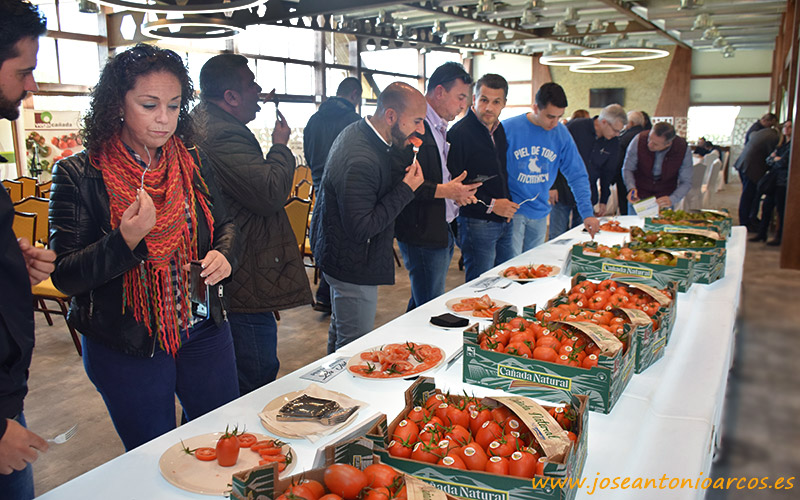 Syngenta y Agroponiente reúnen a los compradores del tomate