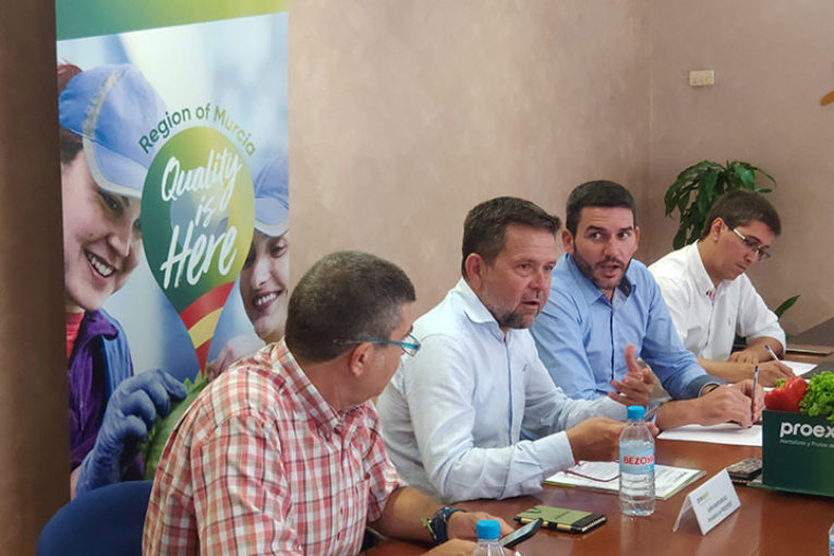 El nuevo consejero murciano toma nota de los problemas del sector