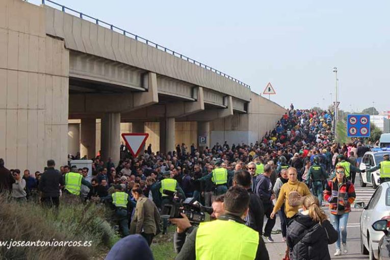 La preferencia comunitaria corta autovías en Almería y Extremadura