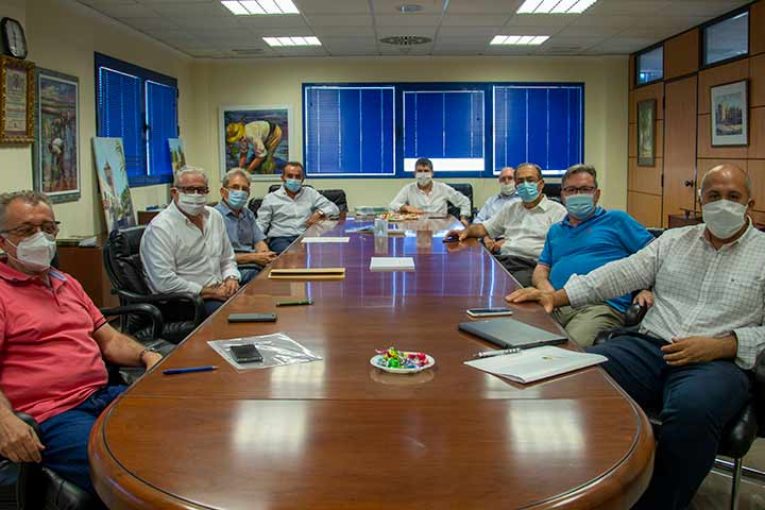 Cooperativas valencianas unen ventas de kakis y cítricos