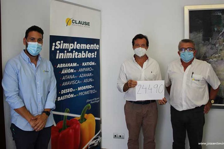 Clause vuelve a sortear un coche entre sus productores de pimiento