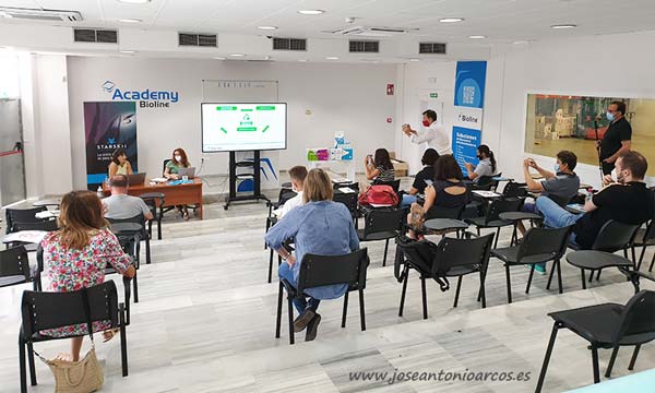 Rueda de prensa en las instalaciones de Bioline en El Ejido, Almería. /joseantonioarcos.es