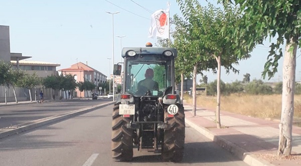 Tractor valenciano protesta por la plaga del Cotonet. /joseantonioarcos.es
