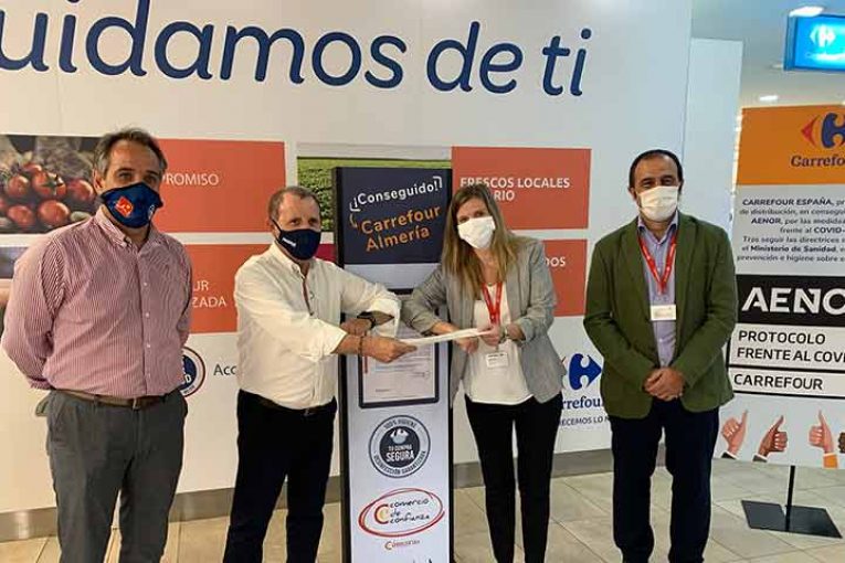 Carrefour recibe el sello 'Comercio de Confianza' frente al Covid