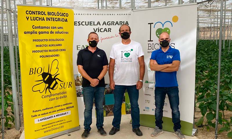 José Luis González, director de desarrollo de Biosur; Paco Valverde, director de la EAV; y Sergio Murcia, encargado de la finca de experimentación. /joseantonioarcos.es