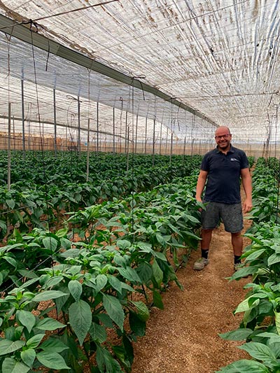Manuel Muñoz es un agricultor que hace el control biológico con Biosur. /joseantonioarcos.es