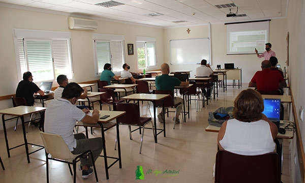 Profesores de la EFA Campomar en un seminario sobre adaptación a los protocolos de prevención frente al Covid. /joseantonioarcos.es