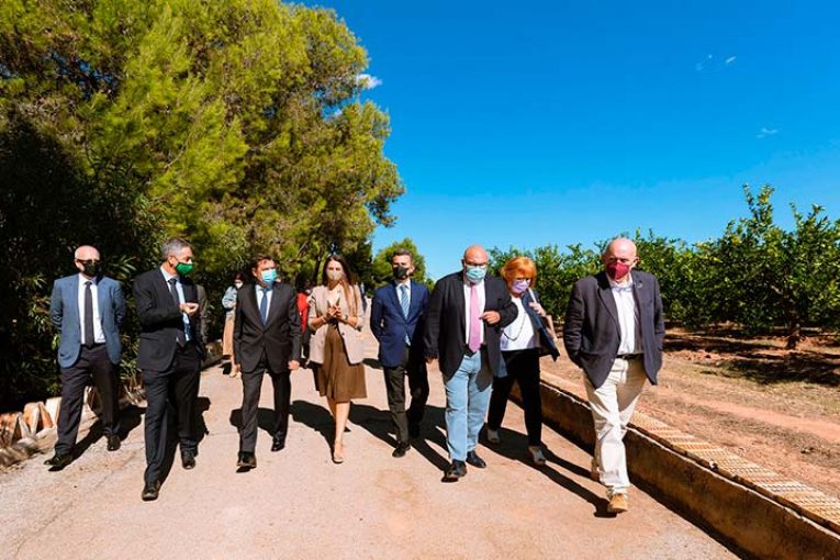 El Ministro Luis Planas visita el campo de ensayos de Anecoop en Valencia