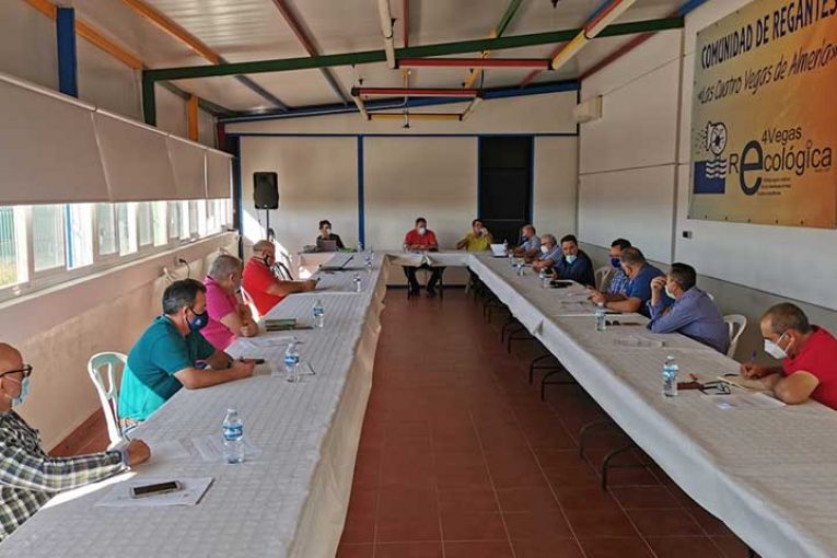 Agricultores del Bajo Andarax contratan camiones de agua para regar sus cultivos