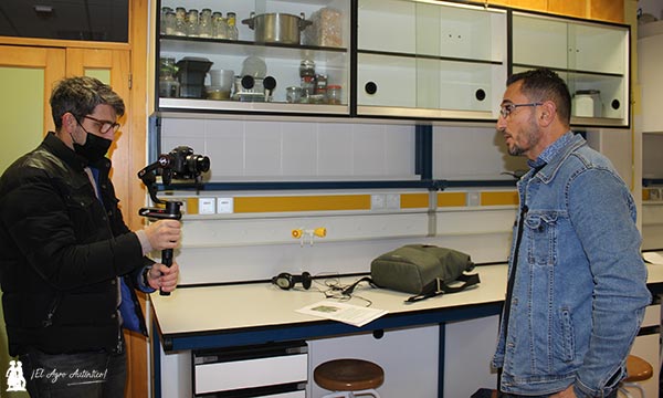 El profesor Fernando Diánez en uno de los laboratorios de la Universidad de Almería. /joseantonioarcos.es