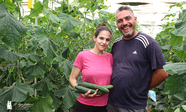 El agricultor Germán López con su hija Gema Granados. /joseantonioarcos.es