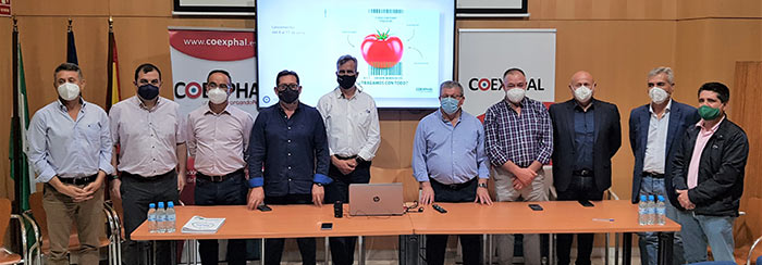 Miembros de la junta directa de Coexphal hoy en Almería durante la presentación de la campaña Origen Marruecos. /joseantonioarcos.es