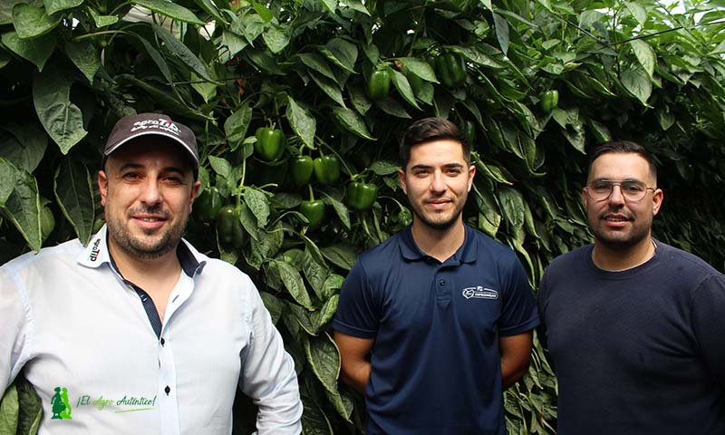 Víctor Jiménez, delegado agroTIP; José Joaquín, productor ecológico de Coprohníjar; e Ismael Sánchez, técnico de Campolevante. / agroautentico.com