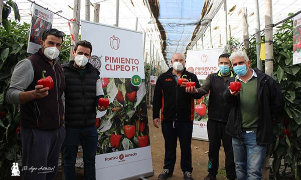 Agricultores almerienses en las jornadas de pimiento california rojo de Ramiro Arnedo. / agroautentico.com