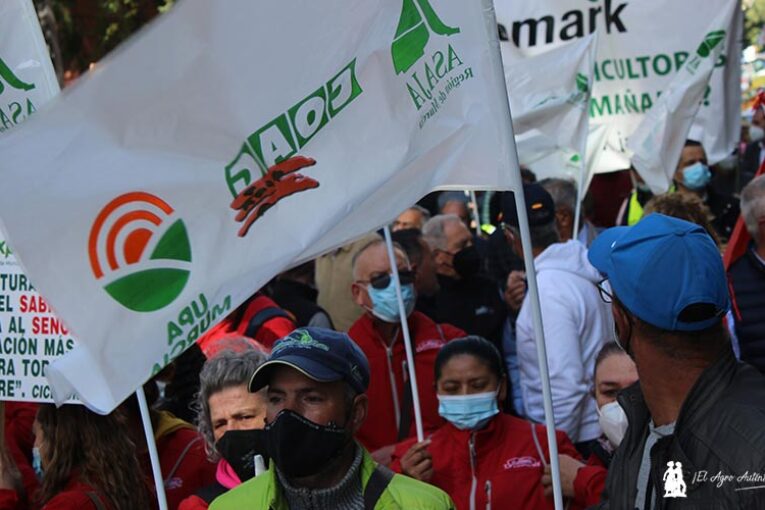 Murcia defiende su agricultura en un ejemplo de unidad
