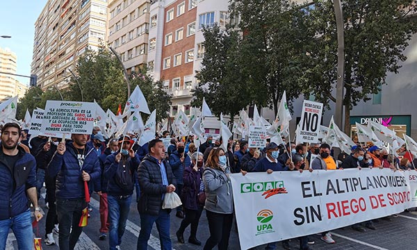 Manifestación agrícola por las calles de Murcia el 16 de febrero. / agroautentico.com