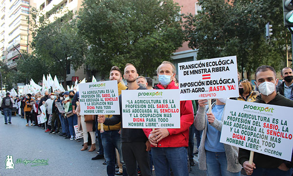Manifestación en defensa de la agricultura murciana. / agroautentico.com
