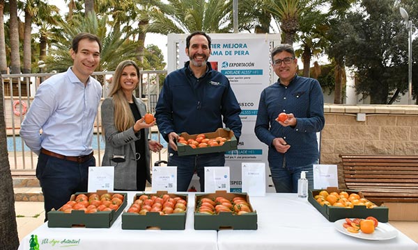 Eric, Nuria y Manuel, de Gautier, con Javier Marta, de Bakkavor, empresa que trabaja tomates para procesado, como Estrellade. / agroautentico.com