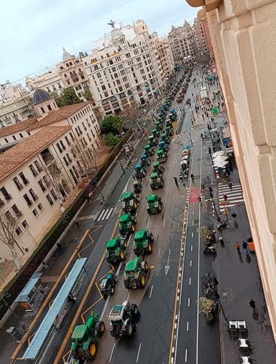 Tractorada por las calles de Valencia. / agroautentico.com