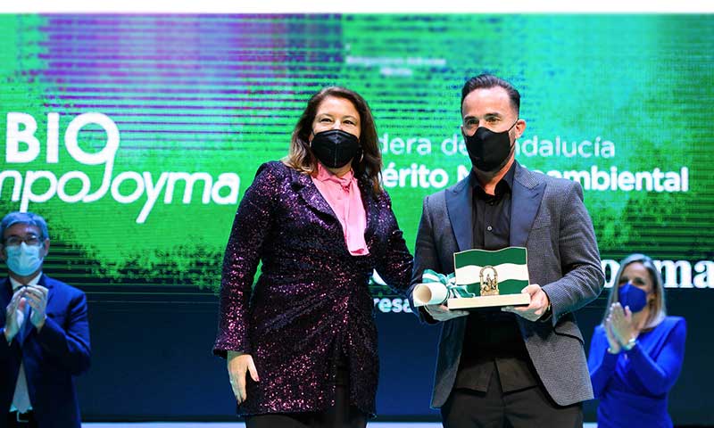 La Junta de Andalucía ha entregado un total de 13 Banderas, y en la categoría al ‘Mérito Medioambiental’ ha reconocido el compromiso de Campojoyma, el líder del sector de la producción ecológica de hortalizas en España-agroautentico.com