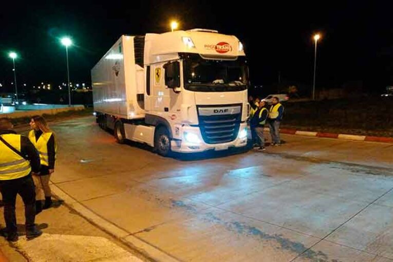 Autónomos y pequeños transportistas paran sus camiones