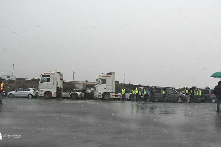 La huelga de camioneros va para largo