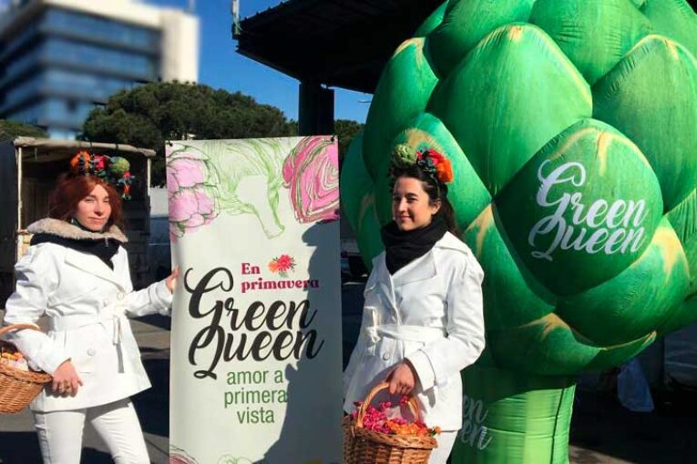 Fruteros y mayoristas de Mercabarna con la nueva alcachofa Green Queen