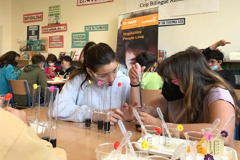 BASF enseña desde la escuela el poder de la ciencia