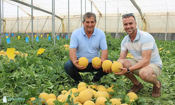 José Antonio Escobar, agricultor ejidense, con el técnico de RZ Manolo Pozo Pineda. / agroautentico.com