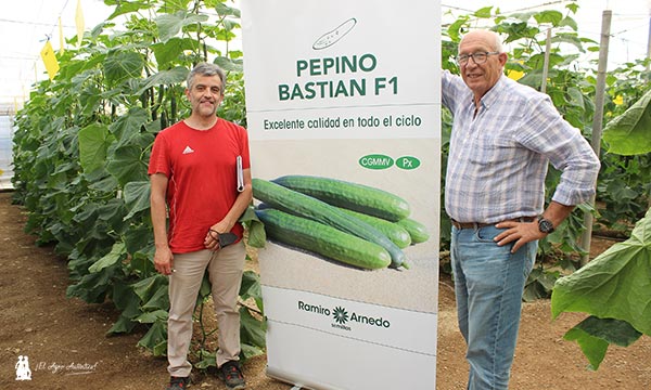 Pedro Sánchez, técnico de Agroponiente, con José Luis Martínez, de Ramiro Arnedo. / agroautentico.com