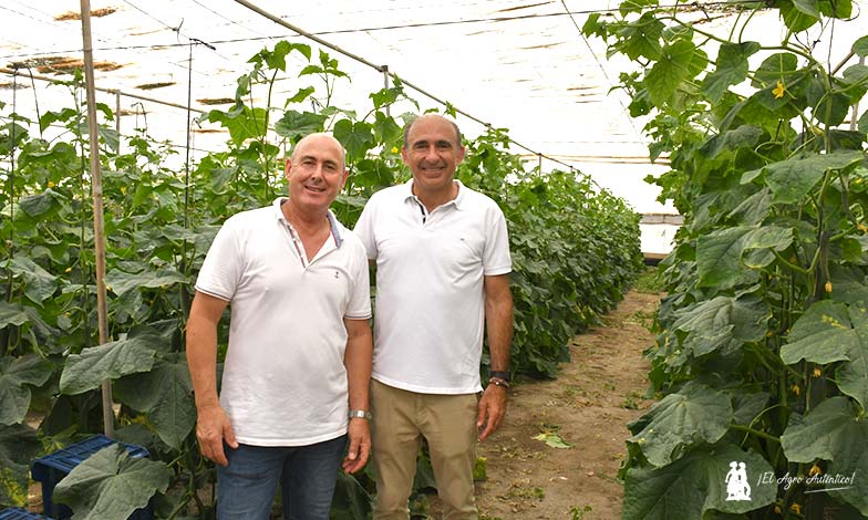 El agricultor Antonio Valverde con Miguel Ángel Jiménez de BASF. / agroautentico.com