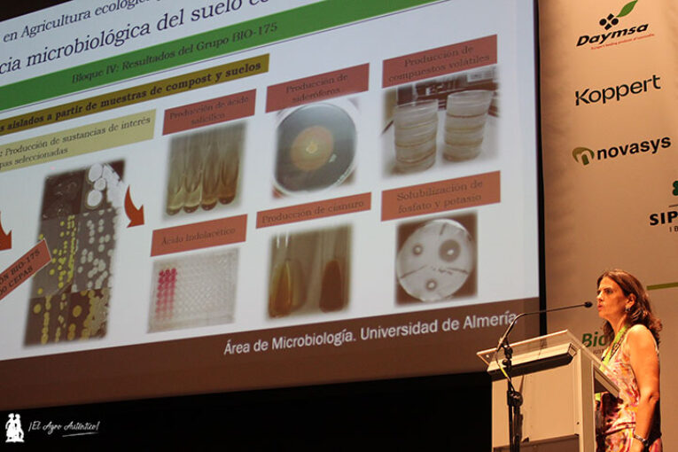 Lecciones magistrales de microbiología en el simposio de El Ejido