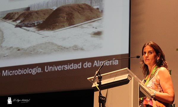 Paqui Suárez, profesora de la Universidad de Almería en el simposio El Ejido / agroautentico.com