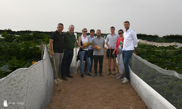 Miembros de Barfoots España e Inglaterra en el centro de San Javier de Sakata. / agroautentico.com