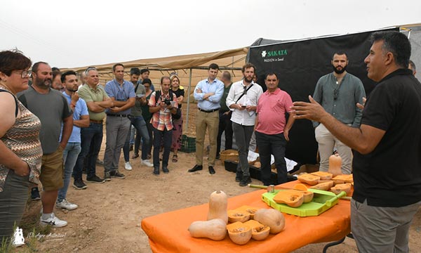 Joaquín Navarro atendiendo en la estación de San Javier, Murcia. / agroautentico.com