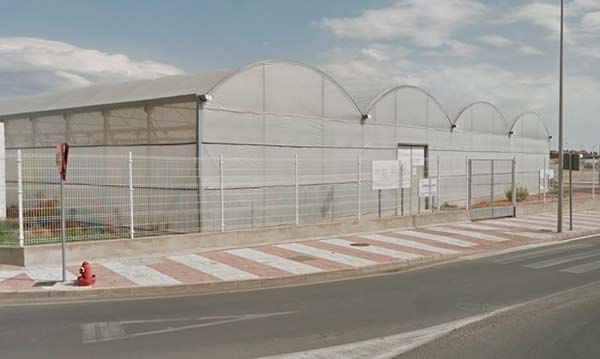 Exterior del invernadero cecido a EFA Campomar por el ayuntamiento de Roquetas / agroautentico.com