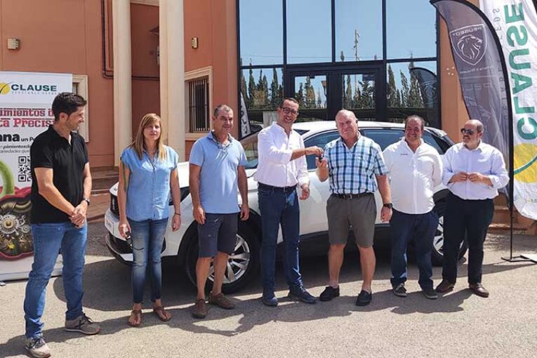 Un productor de Prometeo recoge las llaves del coche de HM.Clause