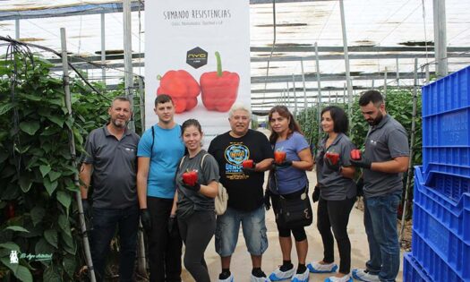 Diego Guirado, Vilmorin-Mikado; Iván y María, agricultores de Dalías; José y Mari Loli, productores de Adra; y Dolores Alcántara, Vilmorin-Mikado / agroautentico.com