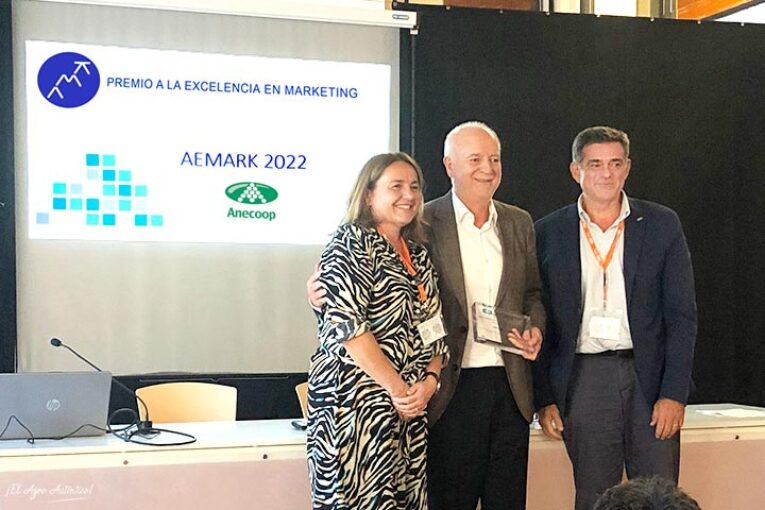 Anecoop recibe el premio a la excelencia en marketing de manos de AEMARK