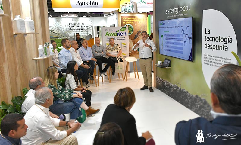 Pedro Sebastião durante una de las presentaciones de la gama Kiplant Awaken / agroautentico.com