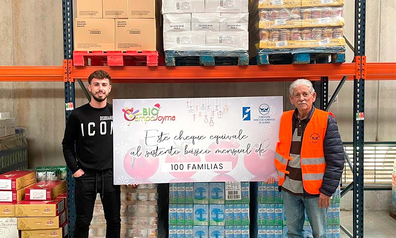 Campojoyma, en su compromiso social, se ha desplazado a la sede del Banco de Alimentos en Roquetas de Mar, para hacer entrega de una donación equivalente al sustento básico mensual de 100 familias.