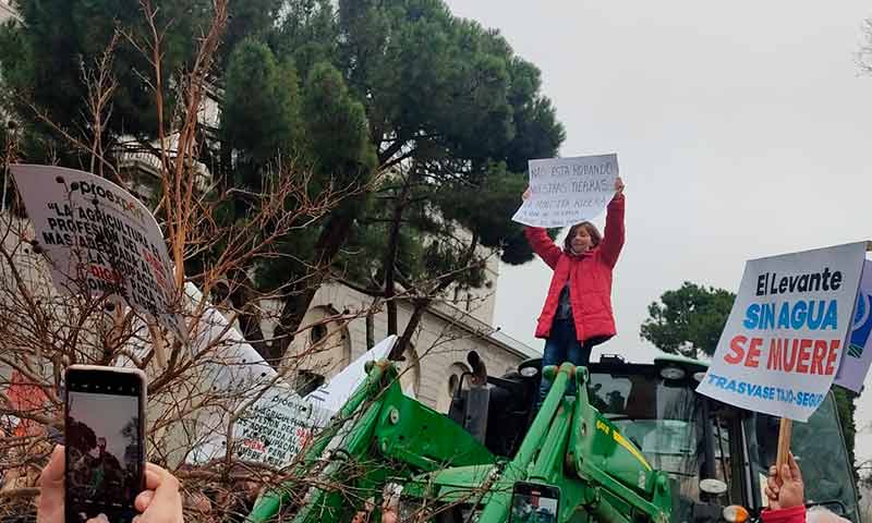 Protesta de los regantes del Levante español ante el Ministerio de Transición Ecológica / agroautentico.com