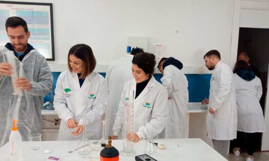 Laboratorio de EFA Campomar en Aguadulce (Almería) / agroautentico.com